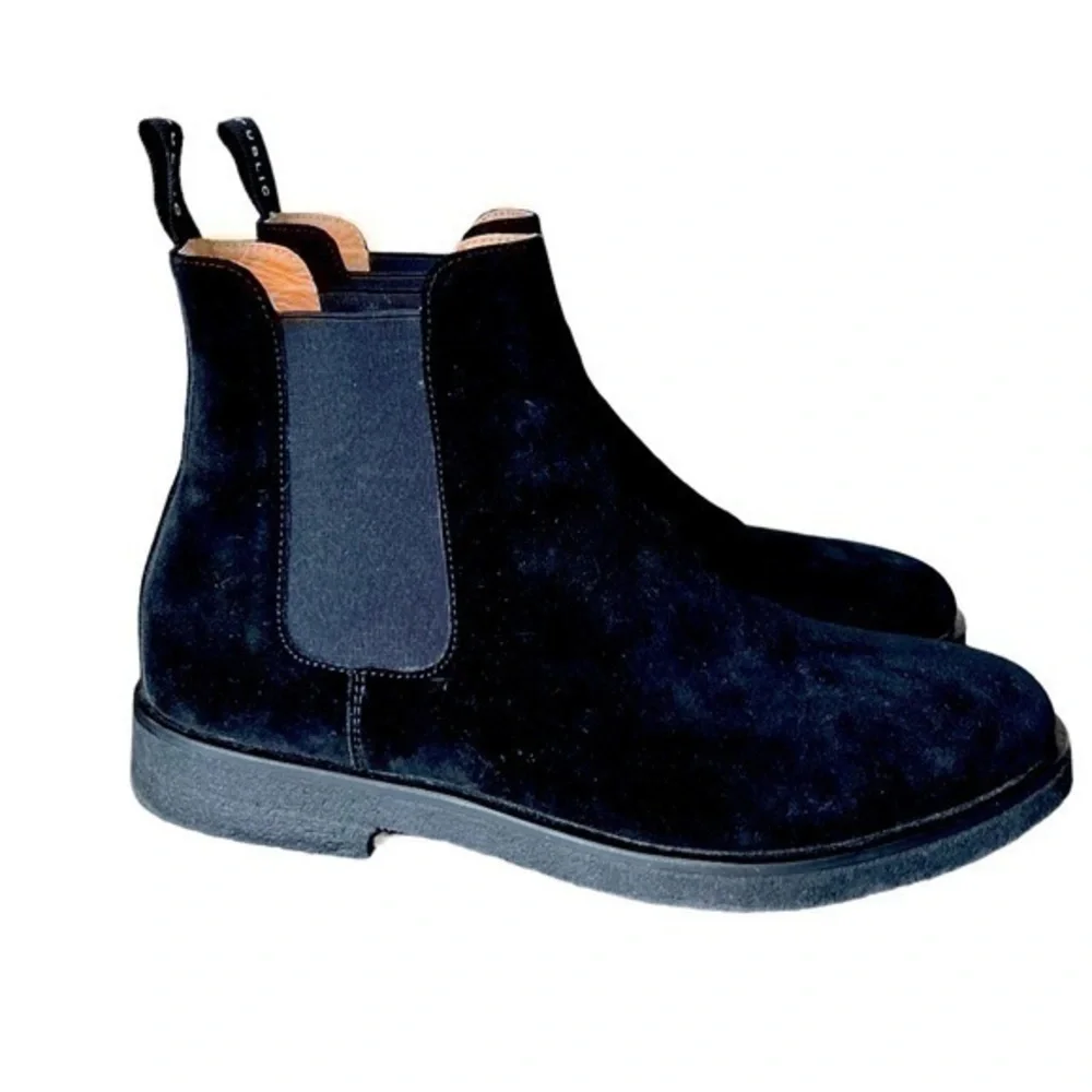 Republic Sonoma suede Chelsea boots in triple black size 8.